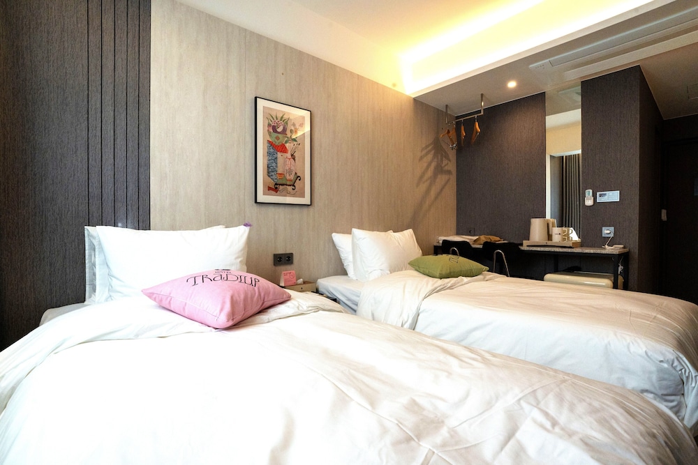 DELUXE, TWIN BEDS