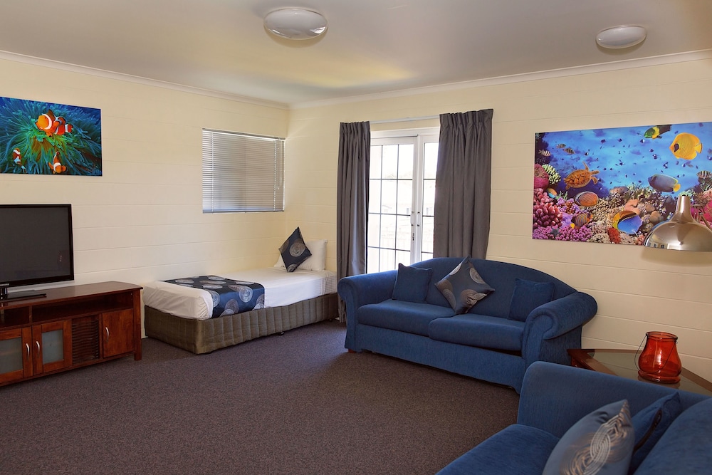 White Lace Motor Inn 55/67