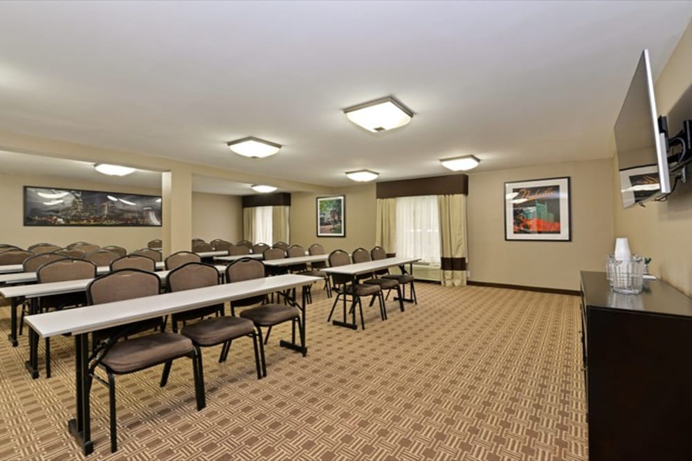 Quality Suites Nashville Airport 48/50