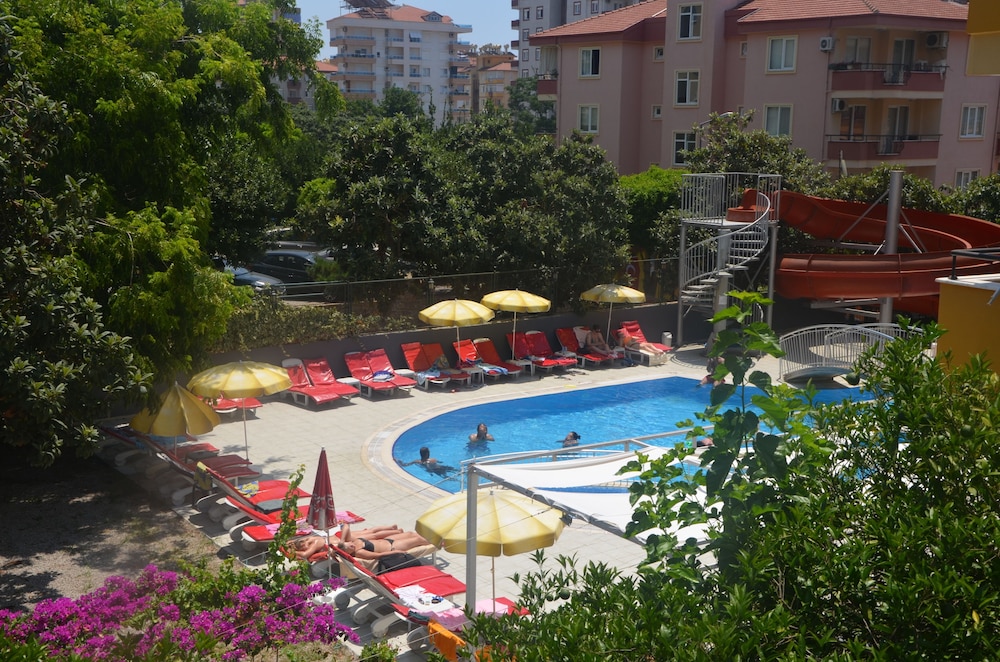 Rose Garden Aparthotel 67/71