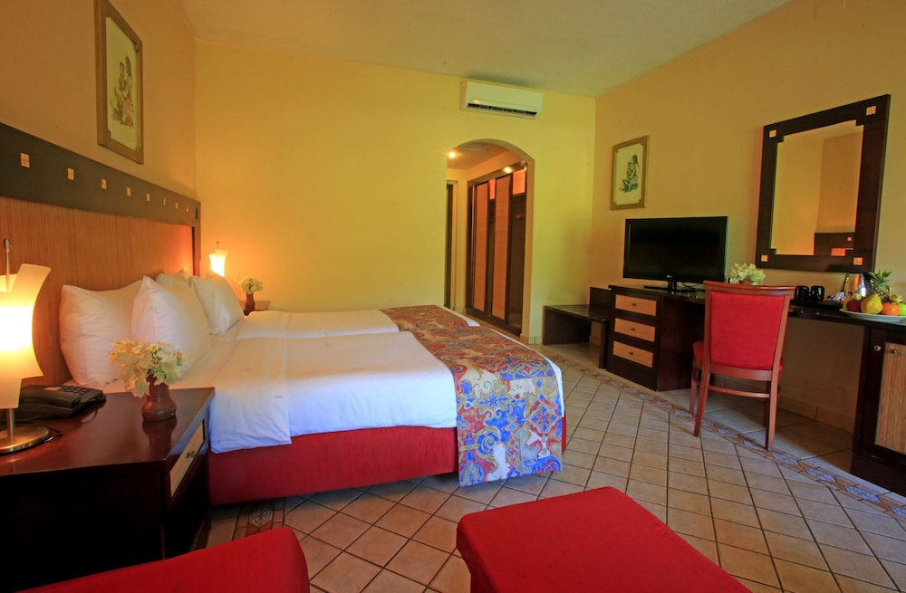 The Kairaba Beach Hotel 30/75
