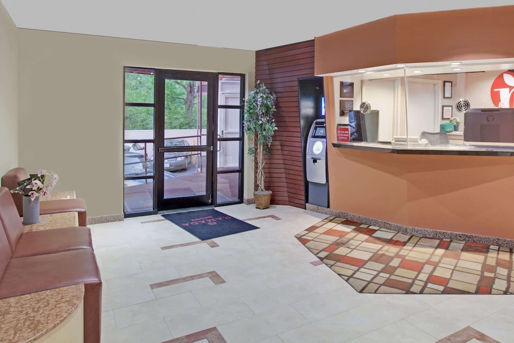 Ramada by Wyndham Bronx 11/55