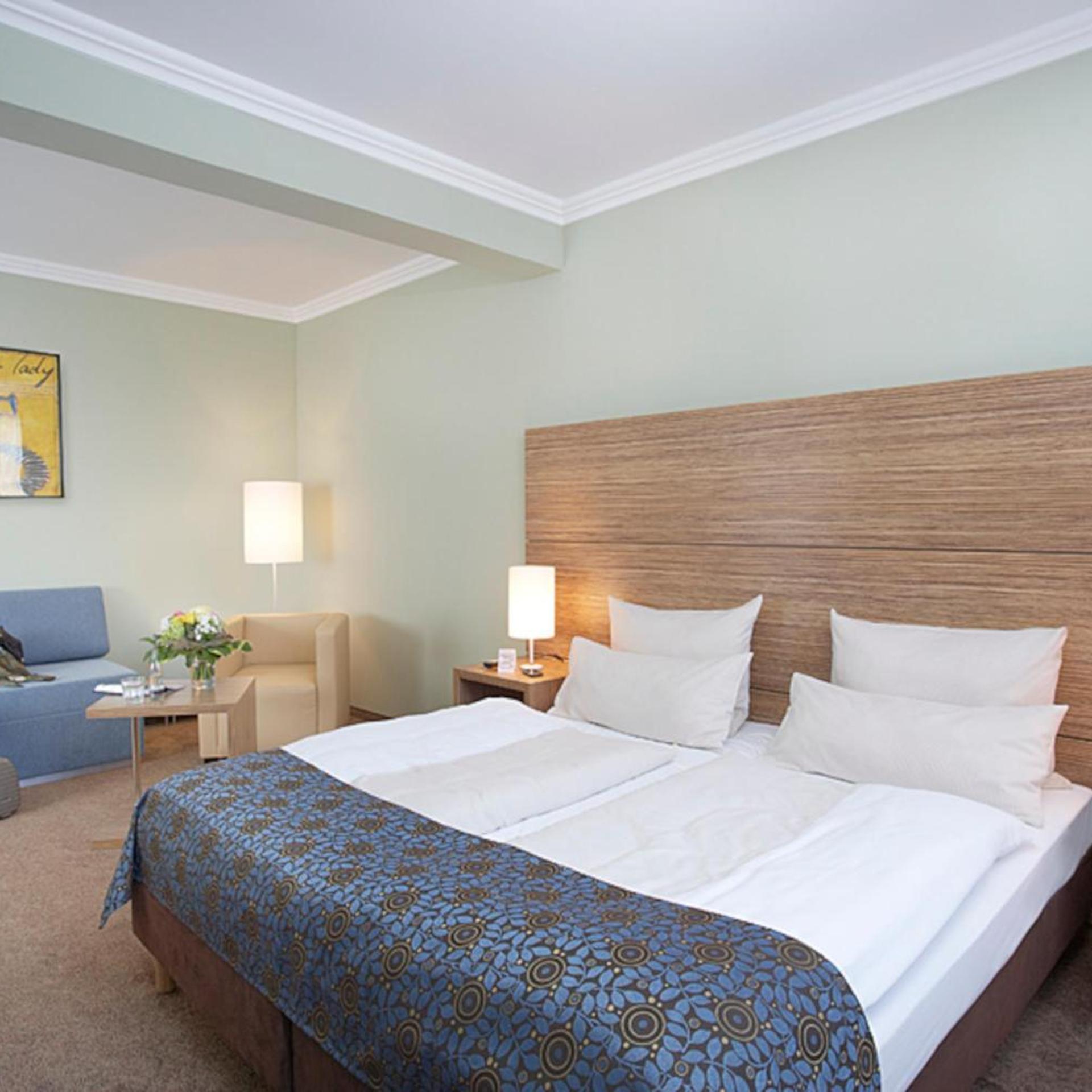 First Class, Twin Beds, Sofa
