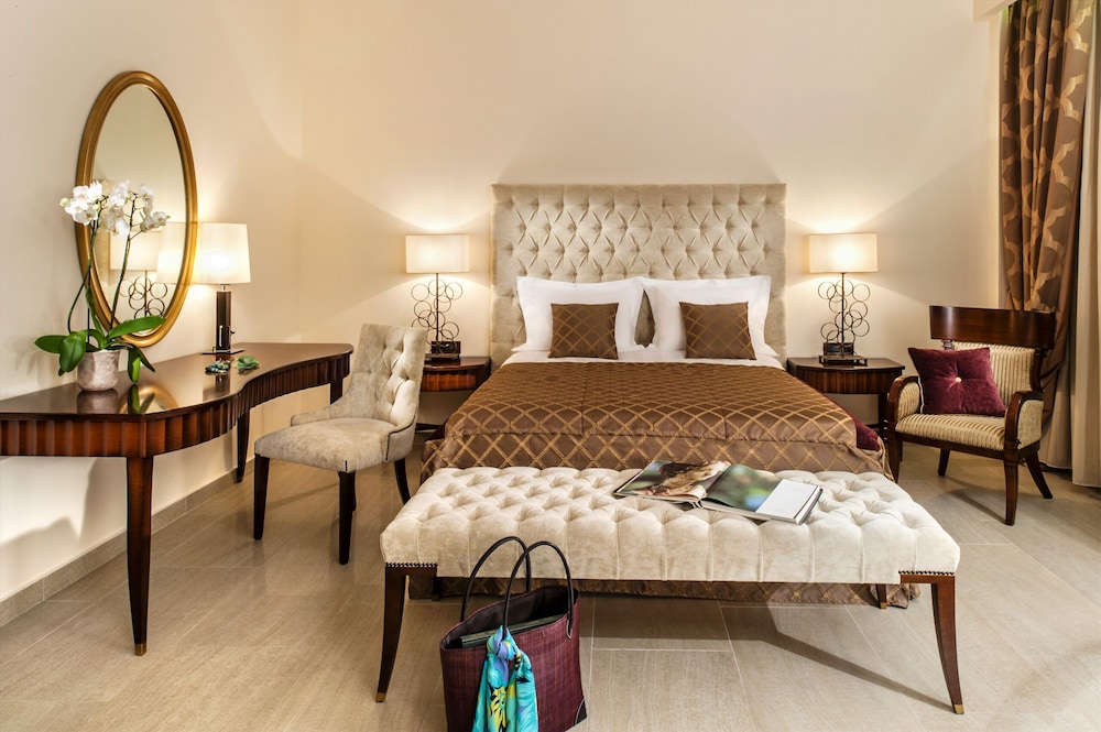Junior Suite, Economy, Queen Bed, Sofa, Pomegranate Wellness Spa Hotel 2/4