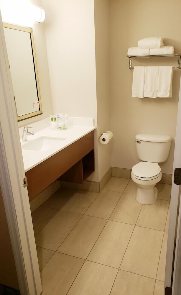 Holiday Inn Express Bluffton At Hilton Head Area 22/80