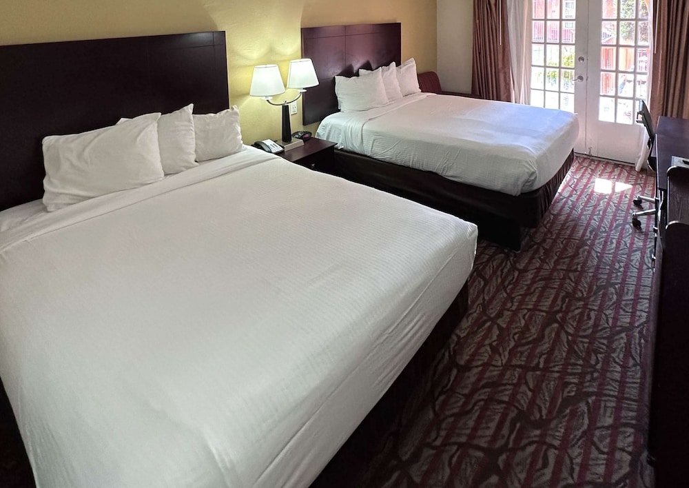 Standard, 2 Queen Beds