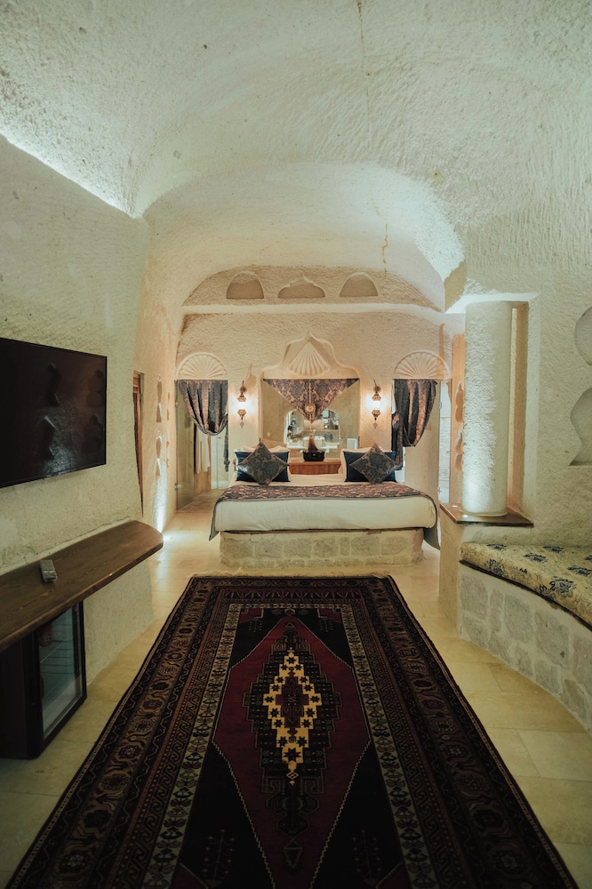 Hu of Cappadocia 3/50