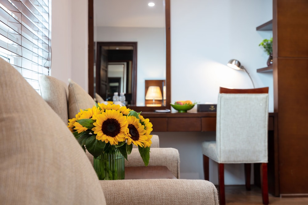 SKYLARK HOTEL 55/69