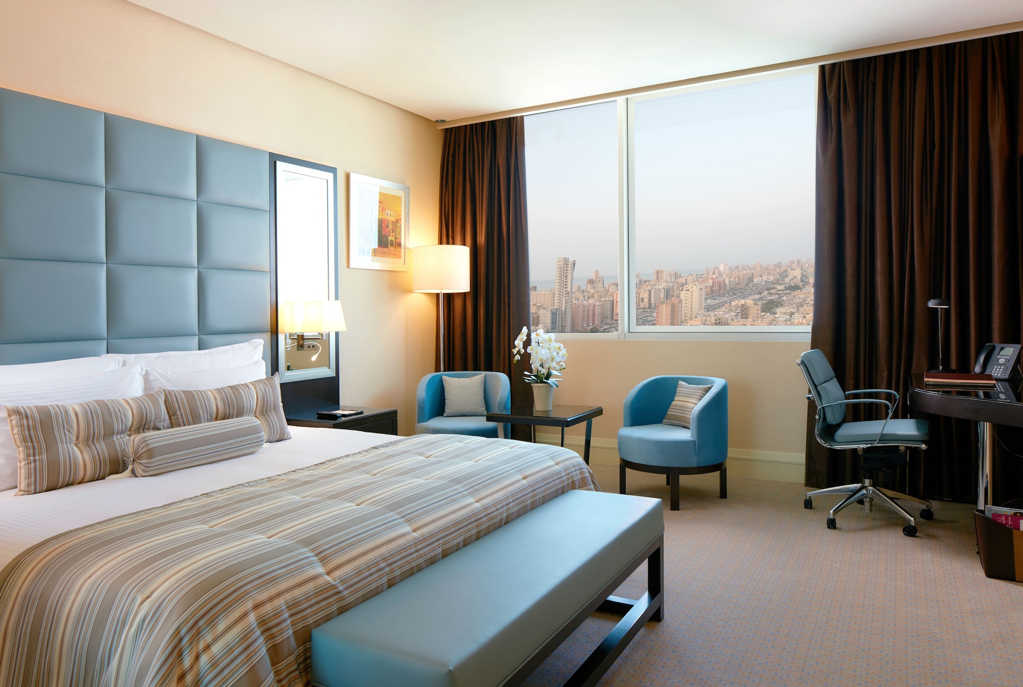 Queen Suite with One Queen Bed