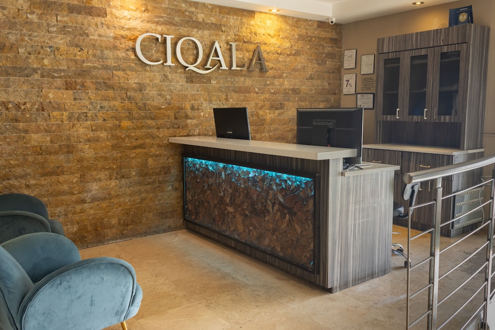 CIQALA Luxury Suites 10/75