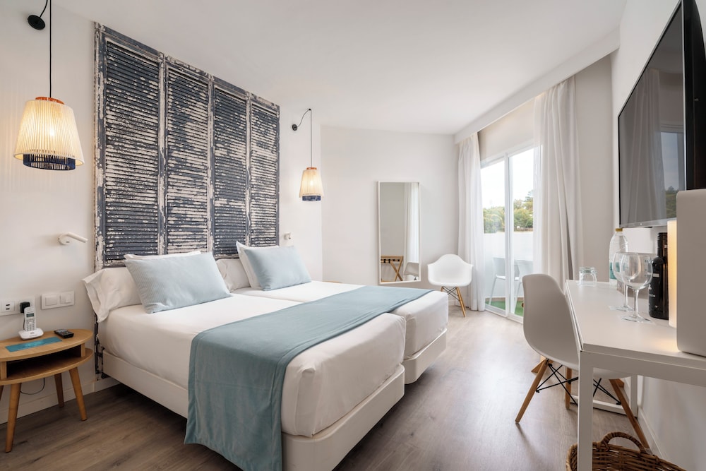 MY FAVORITE CLUB, DOUBLE BED, SEA VIEW, BALCONY