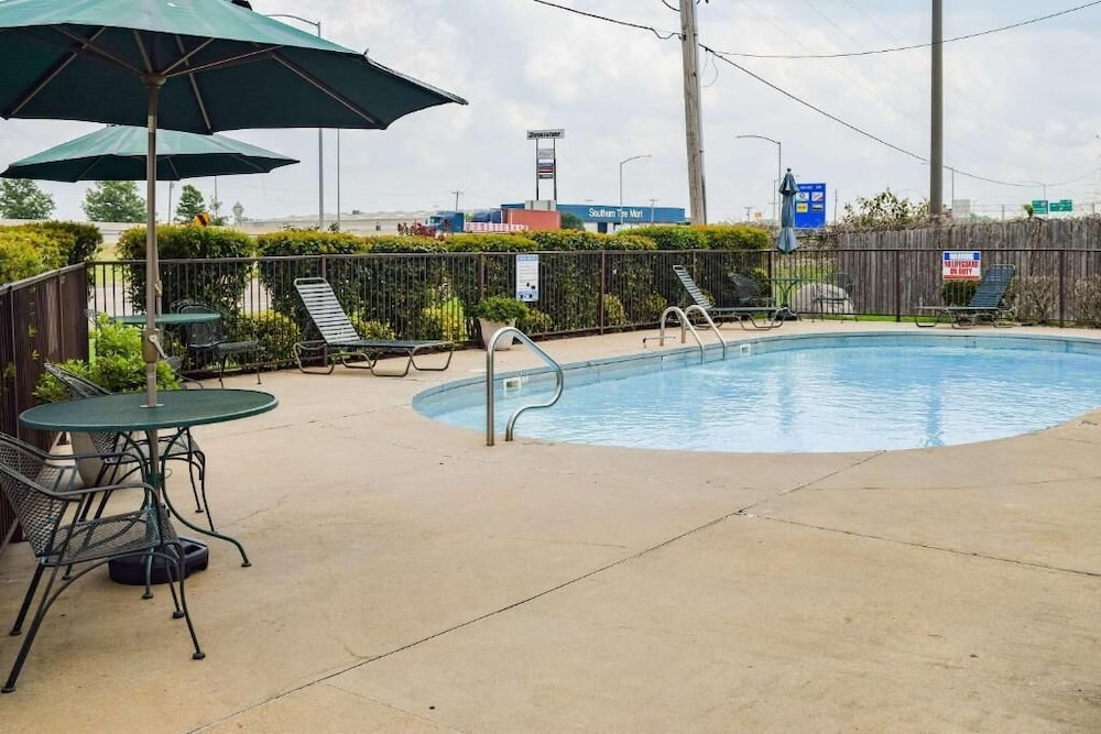 Best Western West Hills Inn Chadron 31/33