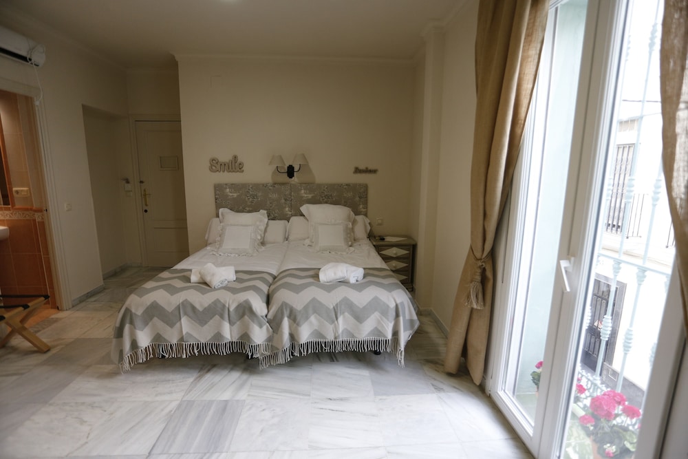 Hostal Jardin De La Alameda 24/50