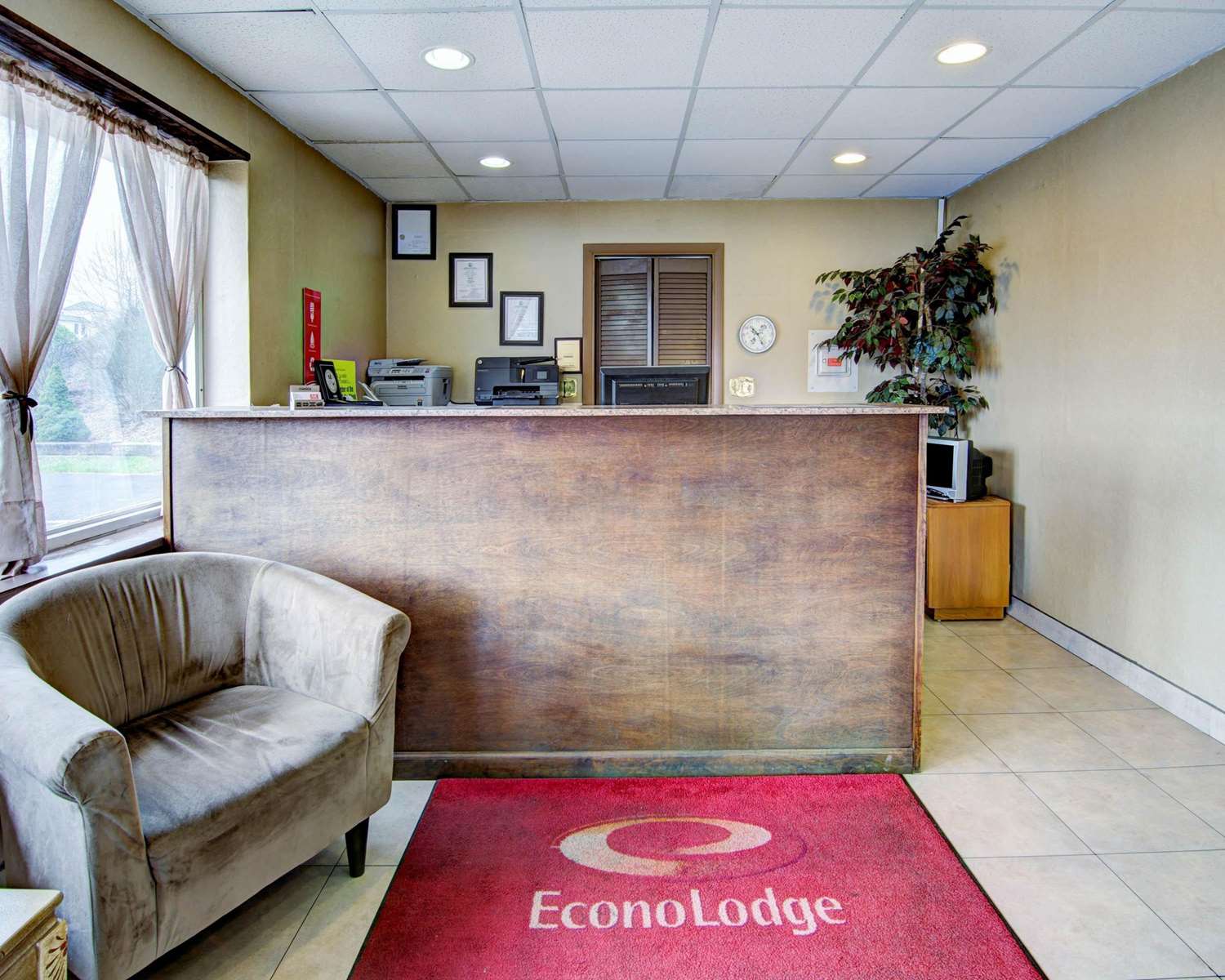 Econo Lodge Wytheville I-77 & I-81 3/21