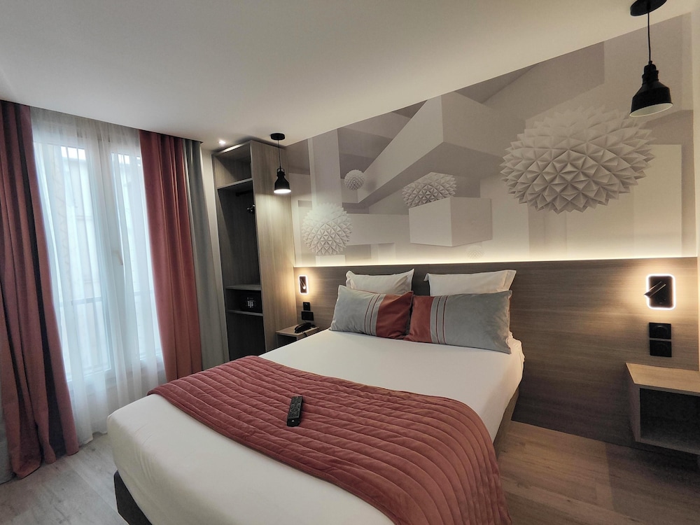 ROOM, DOUBLE BED