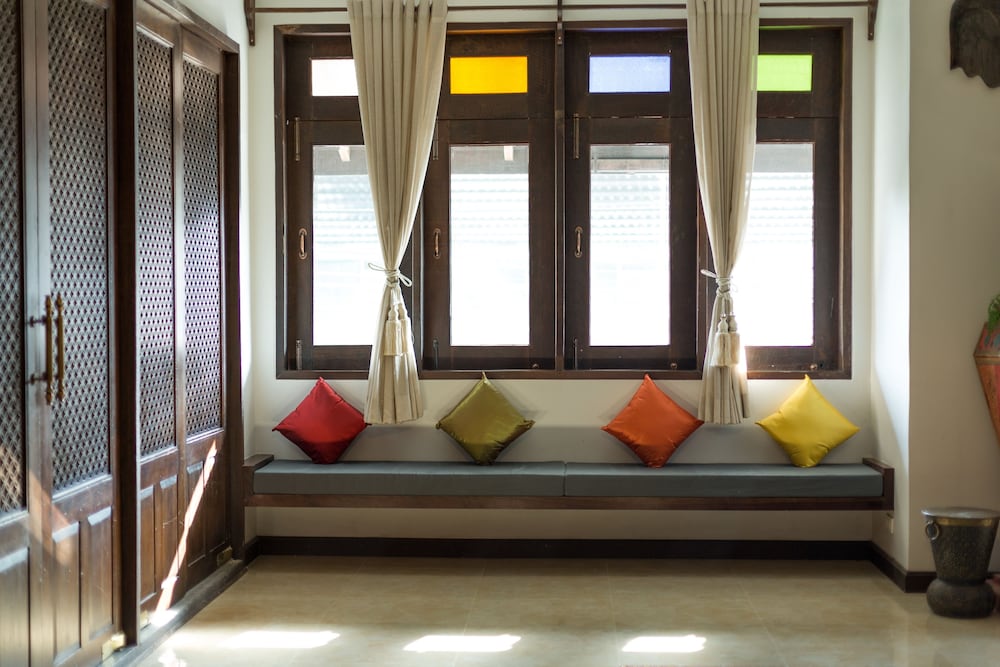 Nightbazaar Inn Hotel 37/48