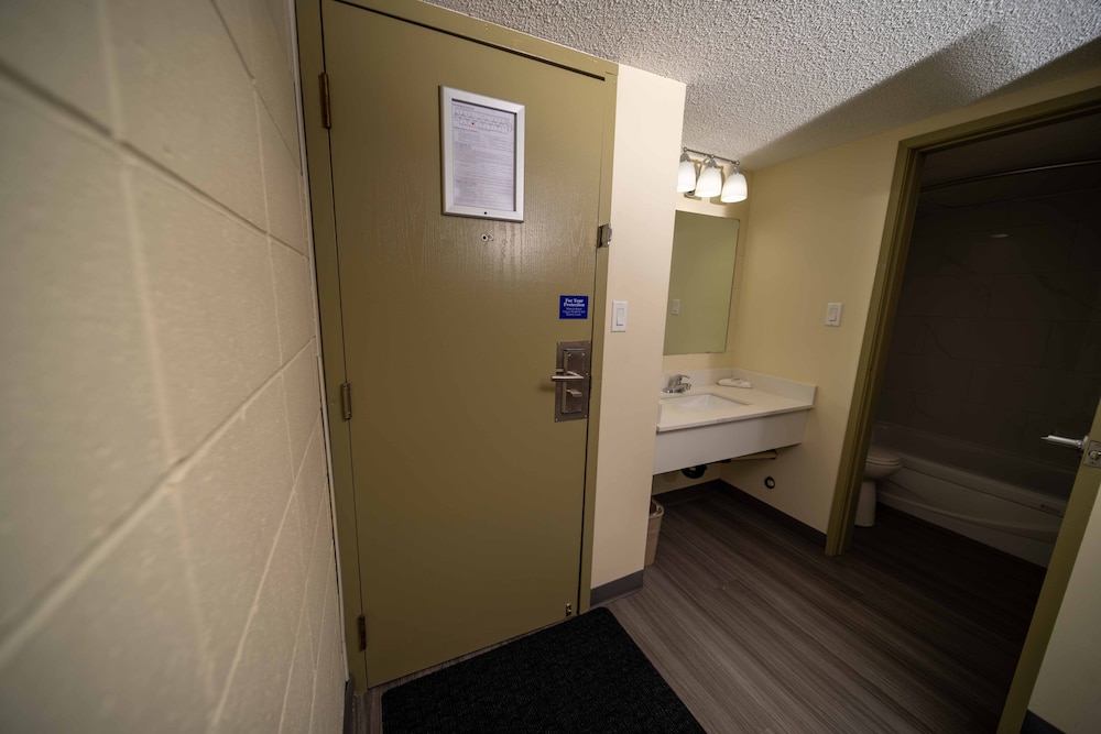Fort St. John Motor Inn 50/50