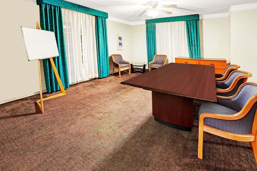 Travelodge by Wyndham North Richland Hills/Dallas/Ft Worth 10/23