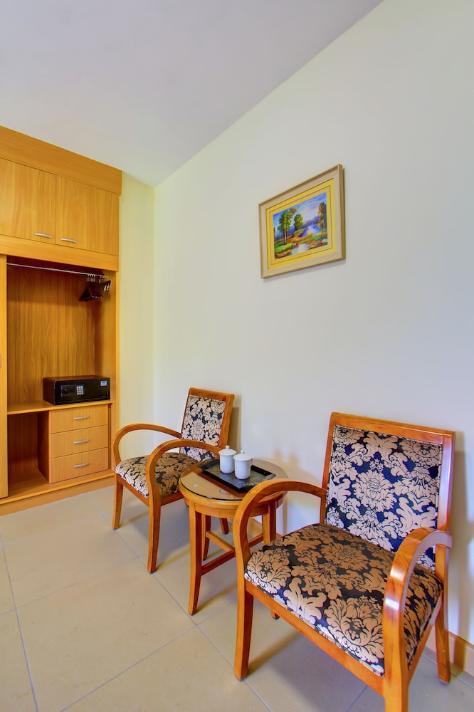 Lotos Inn Suites 44/70