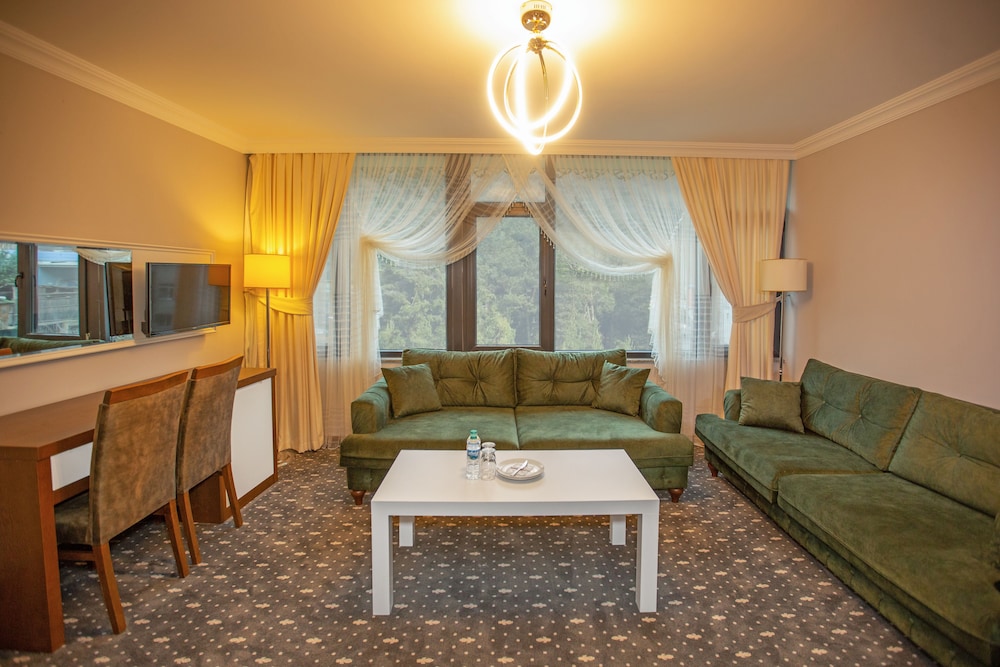 Jolnar Garden Hotel 50/50