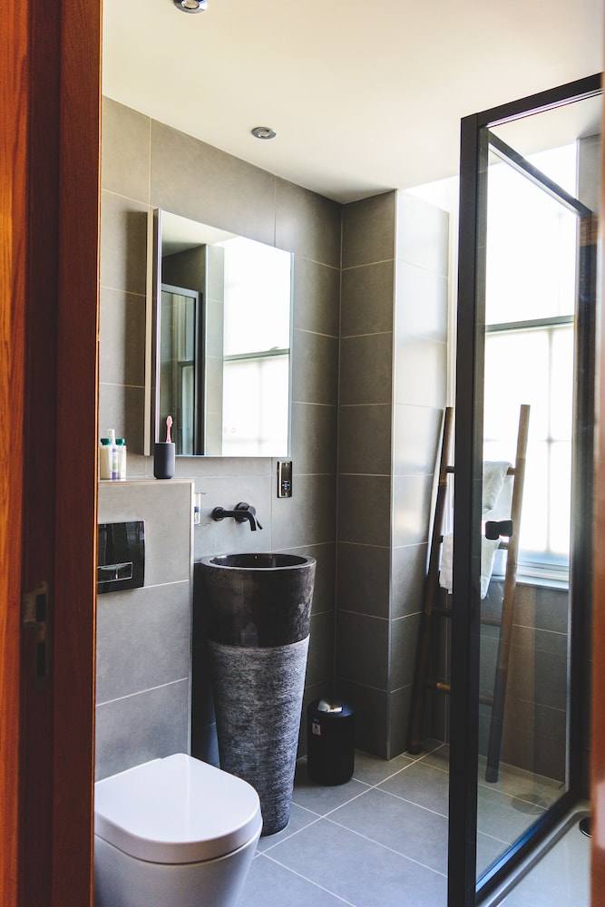 Mono Suites 25/30