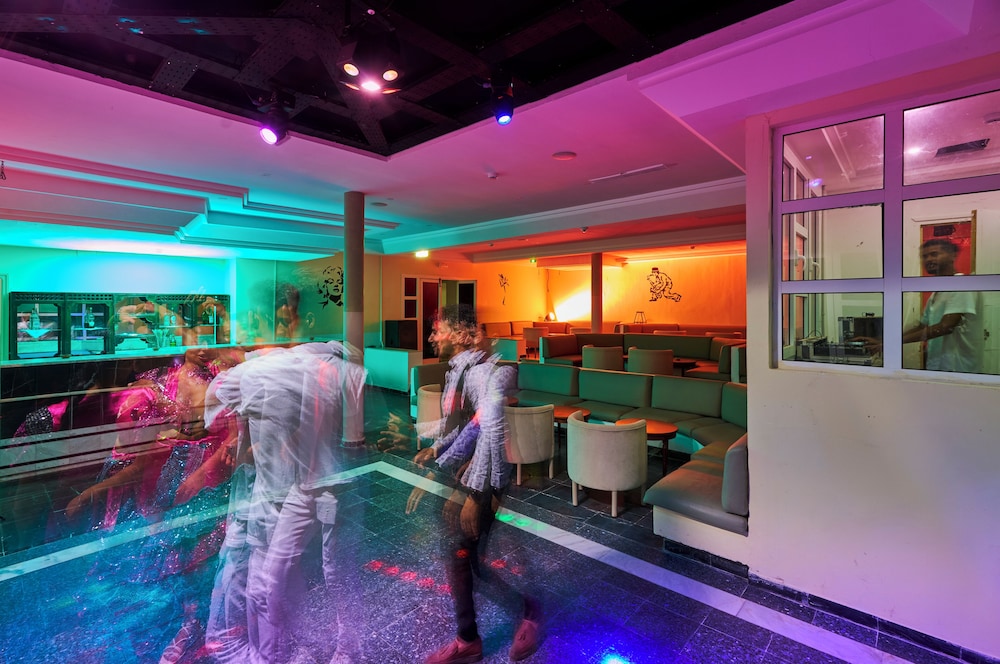 Hari Club Beach Resort 61/103