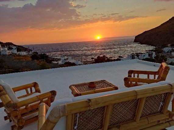SUNSET HOTEL 20/21