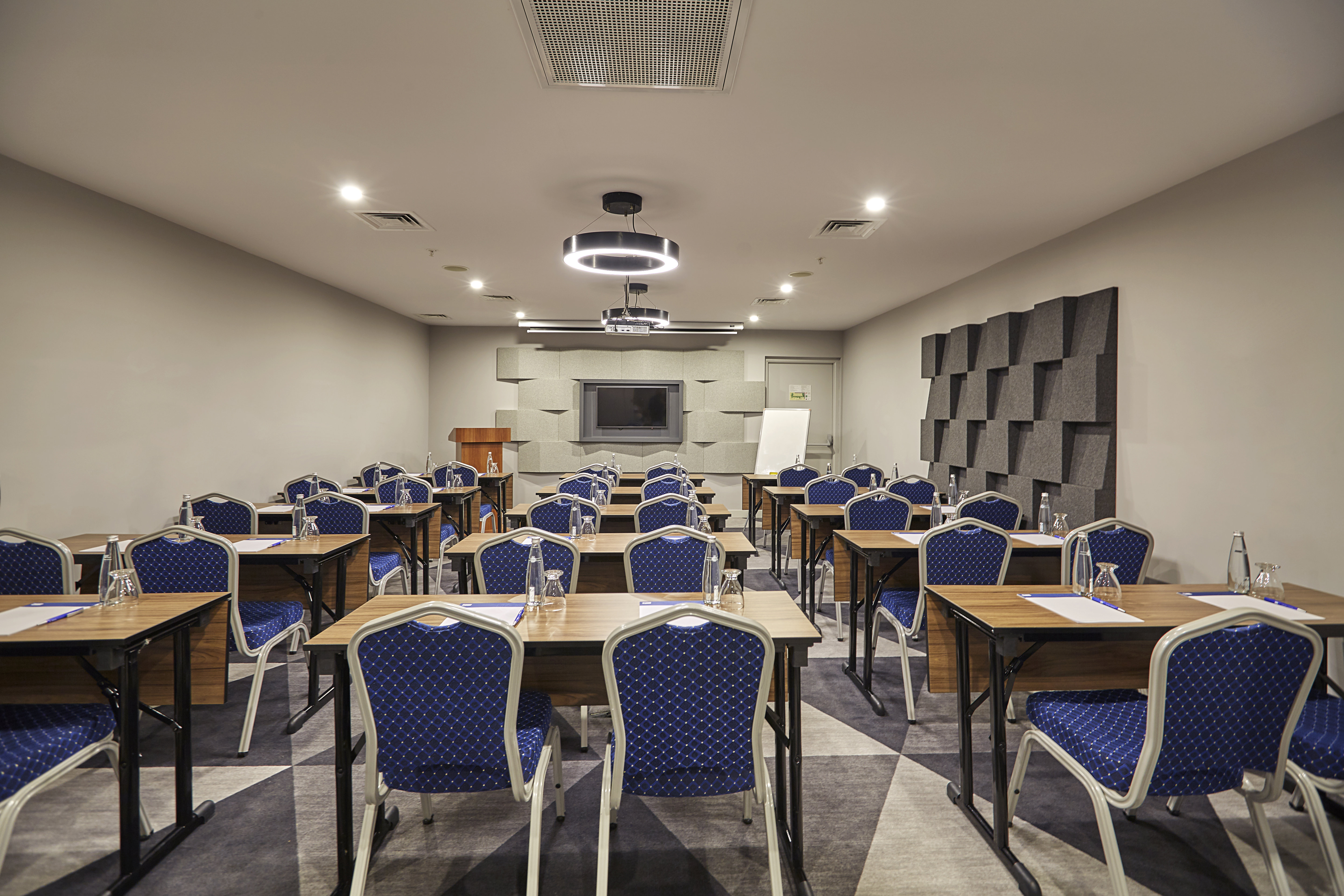 HOLIDAY INN EXPRESS ISTANBUL - ATAKOY METRO 37/42