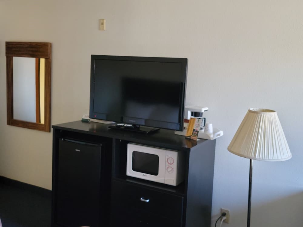 FairBridge Inn and Suites Sunnyside 25/27