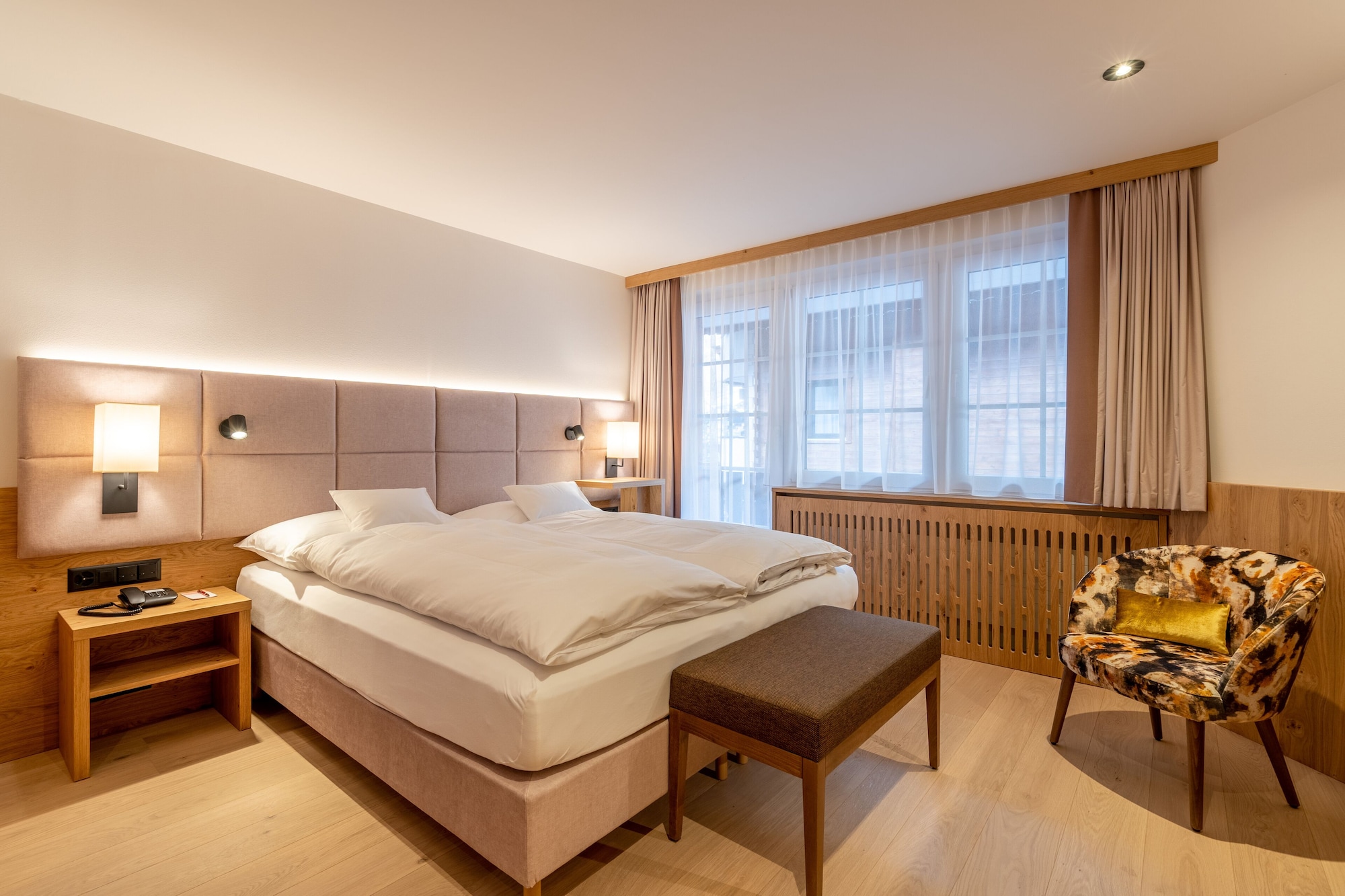 STANDARD, DOUBLE BED, PARTIAL MOUNTAIN VIEW