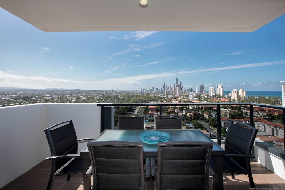 Synergy Broadbeach 44/52