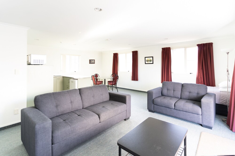 Alexandra Heights Motel 43/57