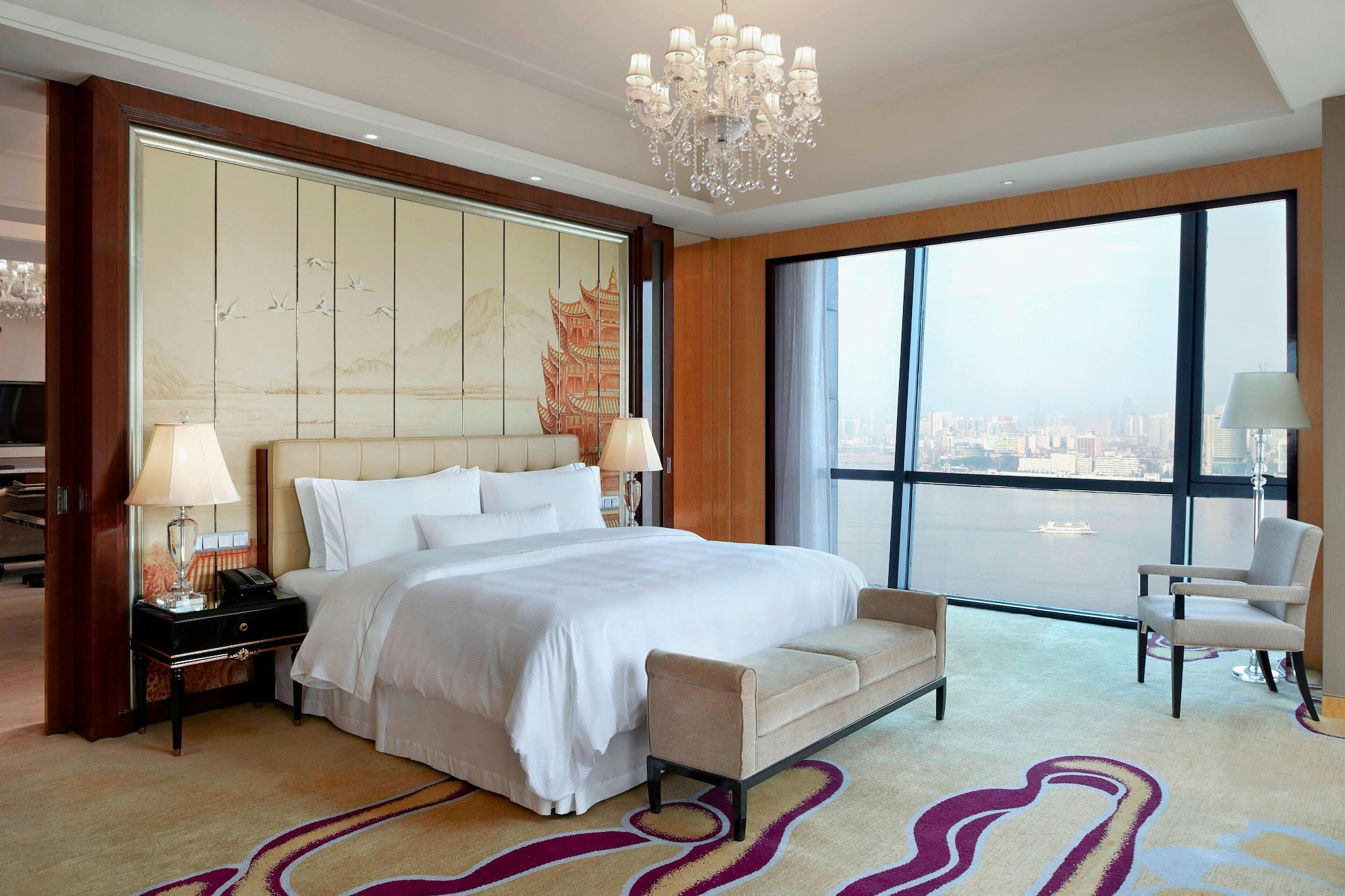 Suite, King Bed, Executive Lounge Access, Large
