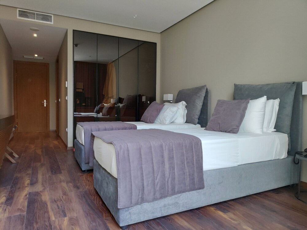 Supreme Hotel 23/72