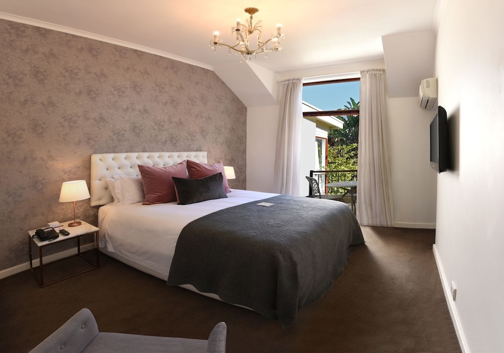 The Clarendon - Fresnaye 16/50