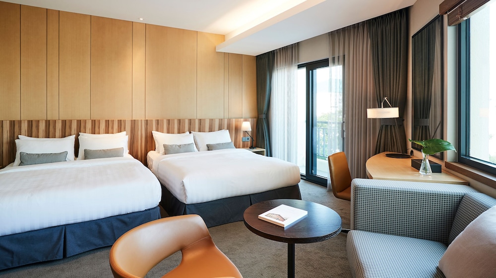 The Suites Hotel Jeju 10/73