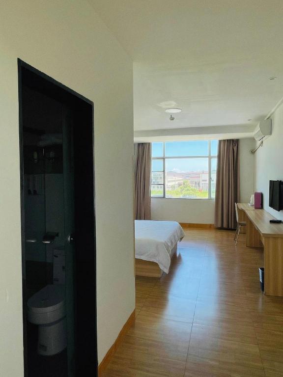 7 Days Inn (Zhuhai Haiquanwan Pingsha) 23/55