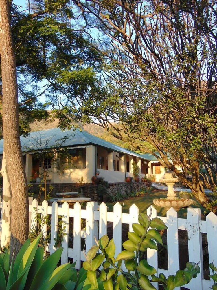 Fountain Baths Guest Cottages 38/42