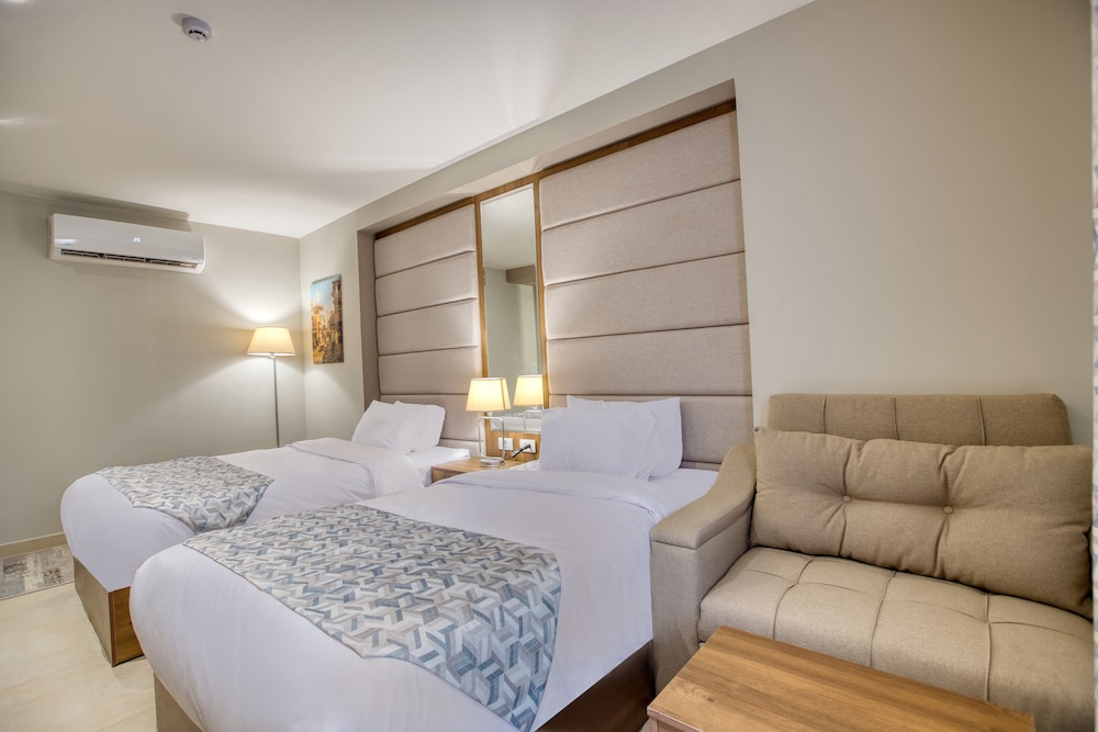 Room, Twin Beds, City View, Sofa