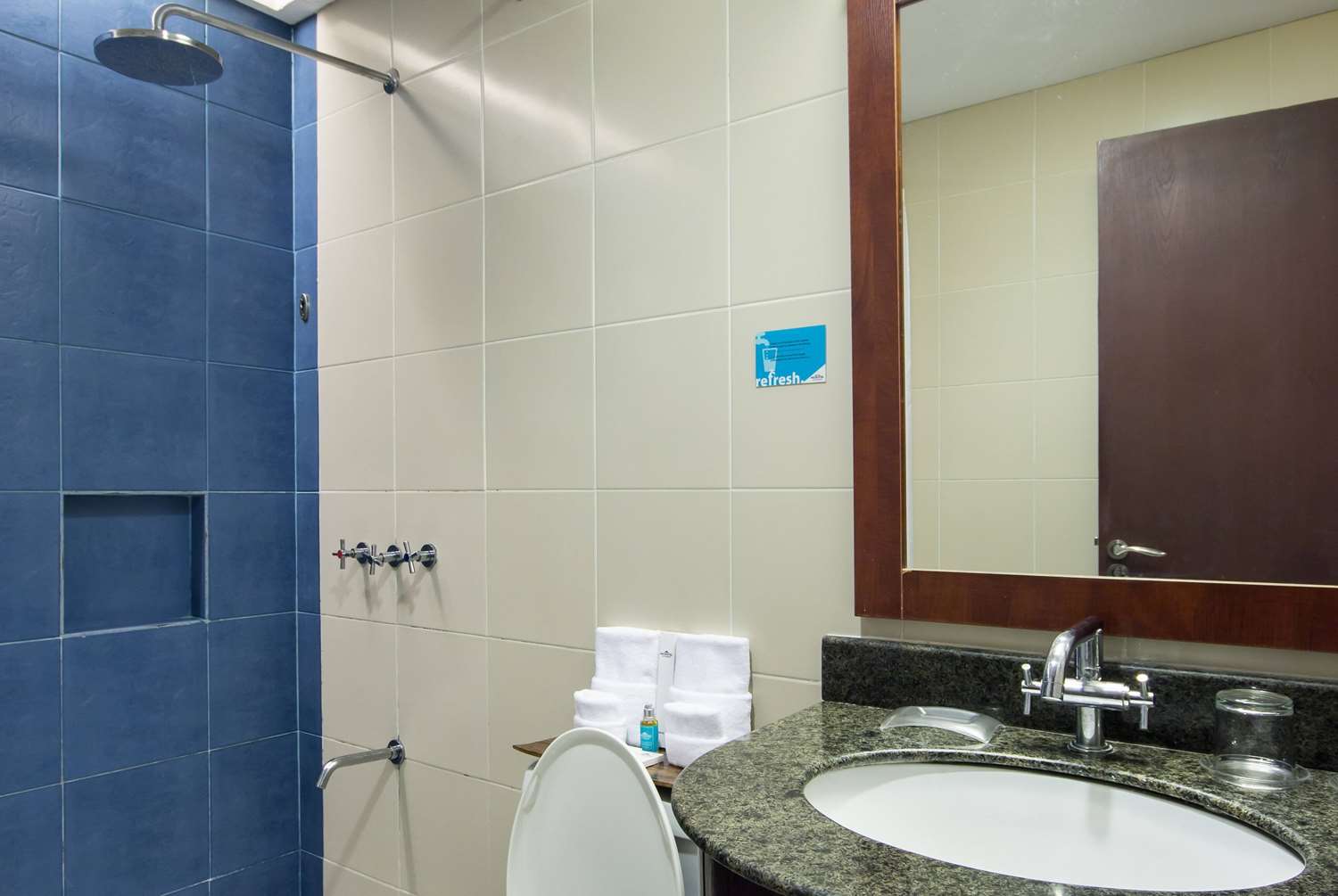 Microtel by Wyndham Mall of Asia 41/44