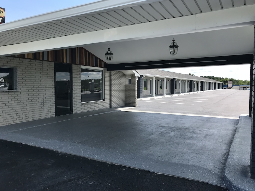 Rodeway Inn Calhoun South 14/17