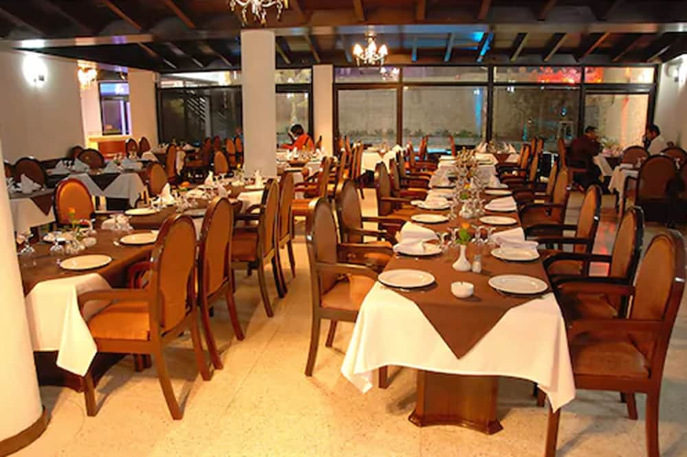 Omega Hotel 30/46