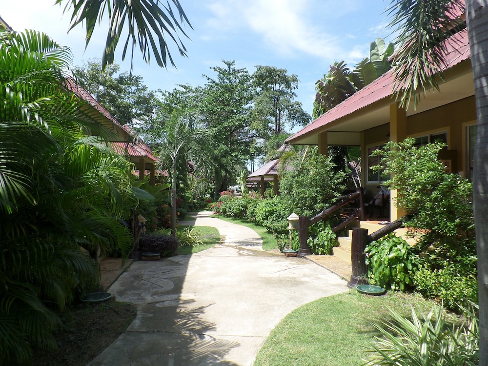Lanta Castaway Beach Resort 44/50