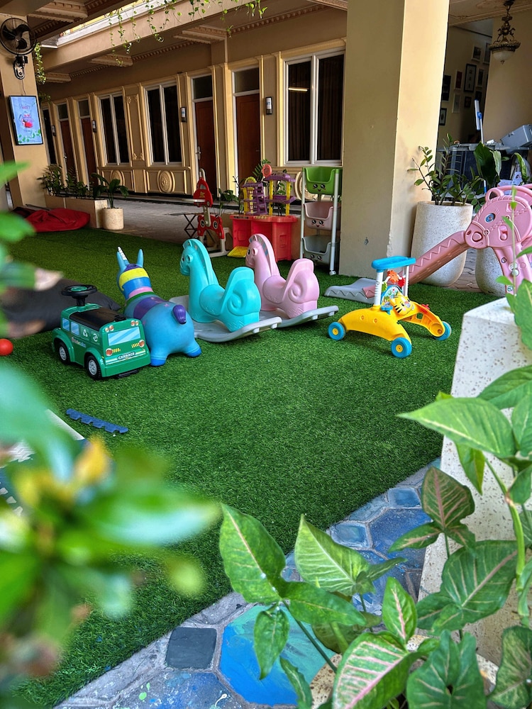 Ceria Boutique Hotel 52/54