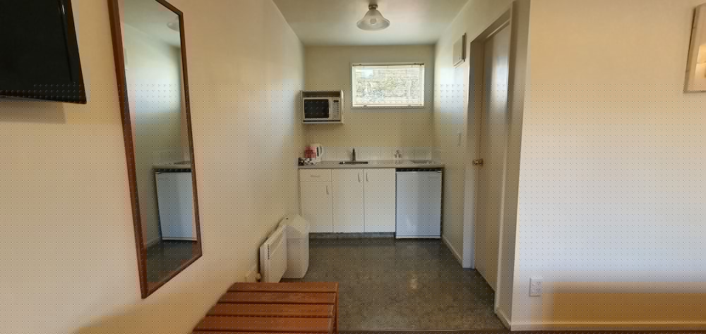 Rosewood Court Motel 9/48