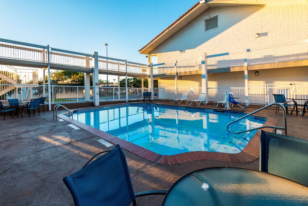 Motel6 Euless, TX - DFW West 25/33