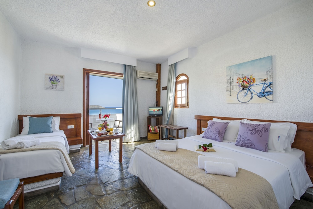Folia Hotel Apartments 10/50