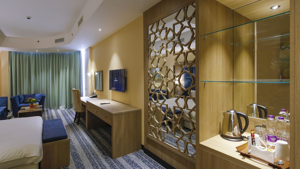 The Castle Premium Hotel 43/45