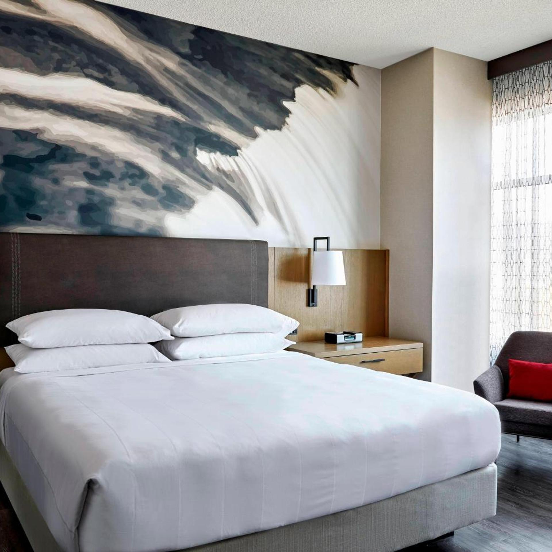 Room, King Bed, Concierge Level