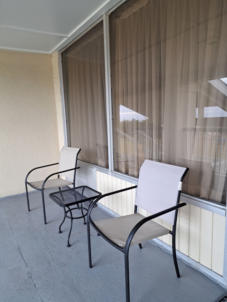 Days Inn & Suites By Wyndham Jekyll Island 43/58